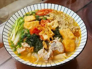 Hình ảnh Bún riêu tóp mỡ đầy đủ có bò