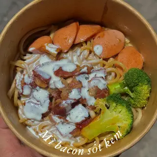 Hình ảnh Mì Ý bacon xúc xích sốt kem