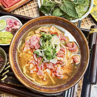 Hình ảnh Bún bò Huế nạm - tái