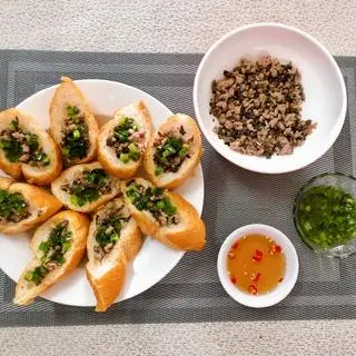 Hình ảnh Bánh mì hấp thịt xào - lớn