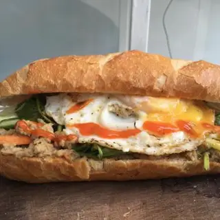 Hình ảnh Bánh mì pate trứng
