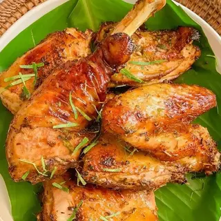 Hình ảnh Gà nướng lá chanh - rau