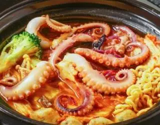 Hình ảnh Mì kim chi bạch tuộc