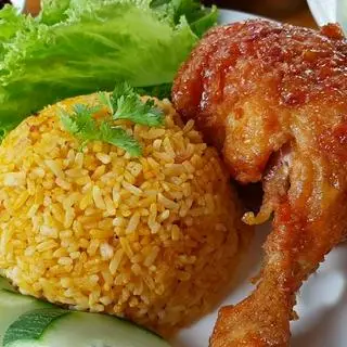 Hình ảnh Cơm gà mắm tỏi đùi 