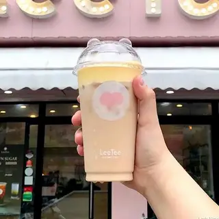 Hình ảnh Ô long đào sữa kem trứng brulée