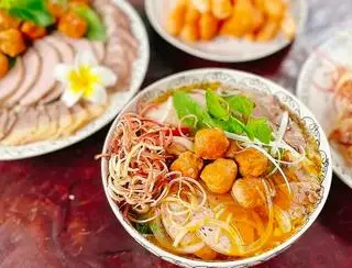 Hình ảnh Bún bò Huế  (6 mọc)