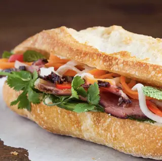 Hình ảnh Bánh mì xá xíu - Char Siu Pork bánh mì