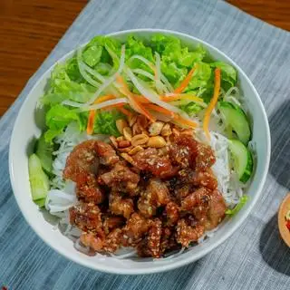 Hình ảnh Bún thịt nướng thập cẩm