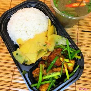 Hình ảnh Cơm thịt rang cháy cạnh