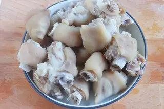 Hình ảnh Thêm giò heo