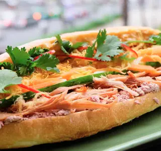 Hình ảnh Bánh mỳ pate trứng