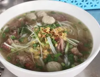 Hình ảnh Bún bò tái bò viên