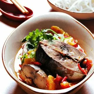 Hình ảnh Cơm cá ngừ kho thơm
