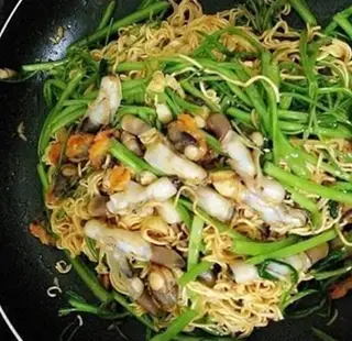 Hình ảnh Mì xào ốc móng tay