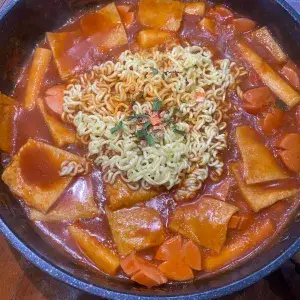 Hình ảnh Mì tokbokki full topping