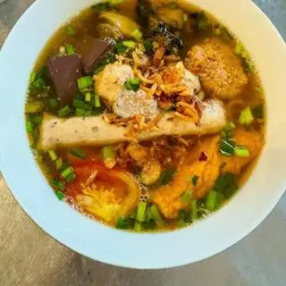 Hình ảnh Canh bún cua thịt heo xắt