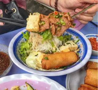 Hình ảnh Bún xì dầu thịt vừa
