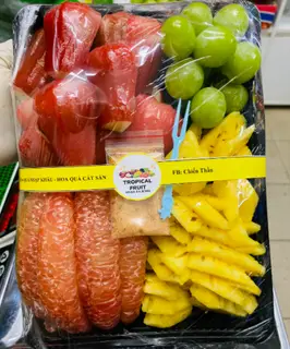 Hình ảnh Khay hoa quả mix nho xanh - bưởi - dứa- roi