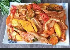 Hình ảnh Chân gà - tai heo sốt Thái