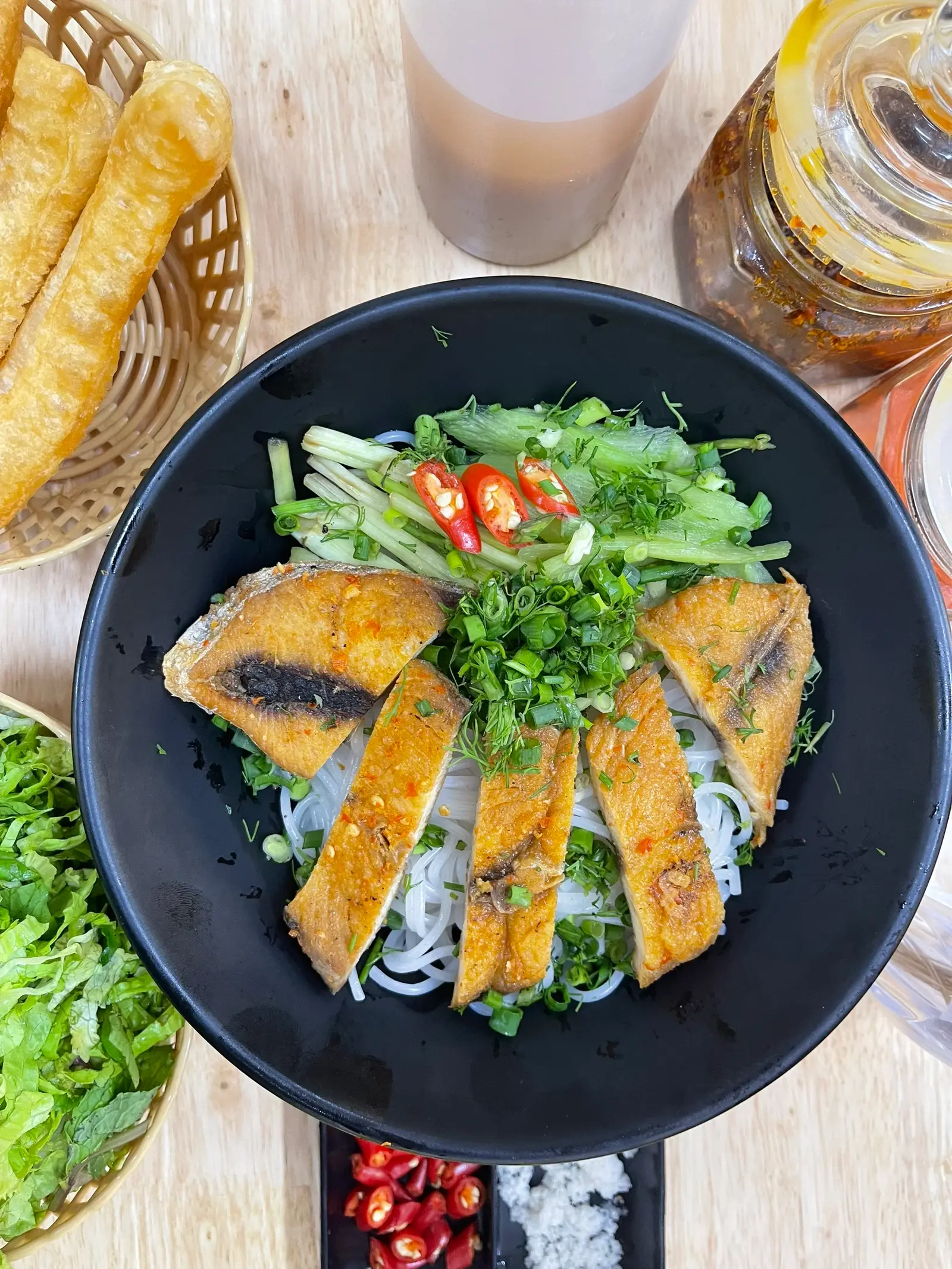 Hình ảnh Bún cá thu sốt cay