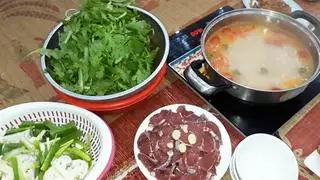 Hình ảnh Lẩu trâu nhúng mẻ