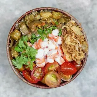 Hình ảnh Poke tôm nhiệt đới sốt mè - the Saigonese