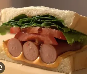 Hình ảnh Sandwich bò - xúc xích