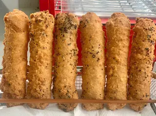 Hình ảnh Bánh chuối chiên đậu xanh mè đen cốt dừa
