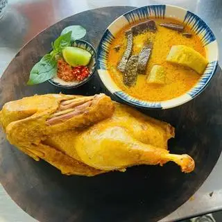 Hình ảnh Cà ri vịt xiêm nửa con kèm bánh mì