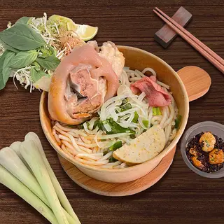 Hình ảnh Bún bò Huế giò heo