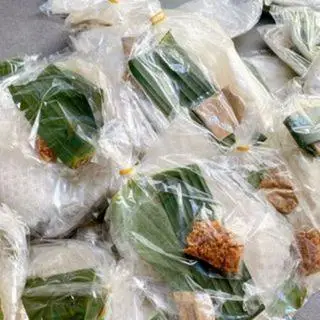 Hình ảnh Bánh tráng sa tế muối bò