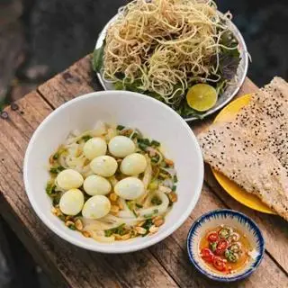 Hình ảnh Mì Quảng chả hoặc trứng