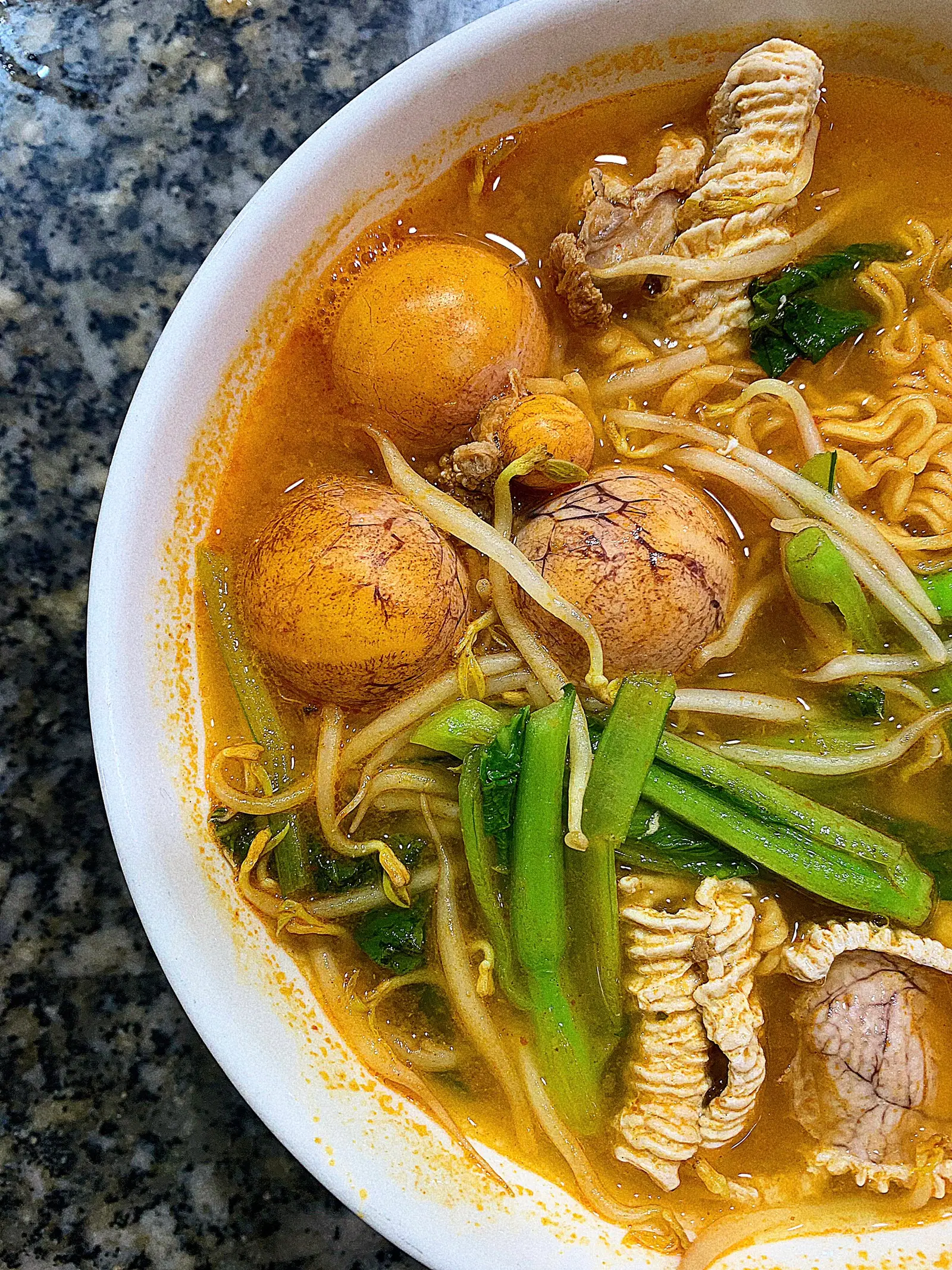 Hình ảnh Mì chua cay tim cật