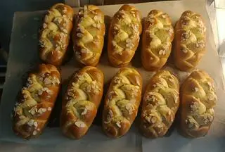 Hình ảnh Bánh mì hoa cúc