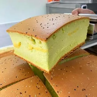 Hình ảnh Bánh bông lan lá dứa size nhỏ