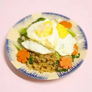Hình ảnh Mì trộn rau - trứng