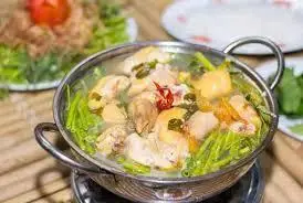 Hình ảnh Lẩu gà lá é nửa con