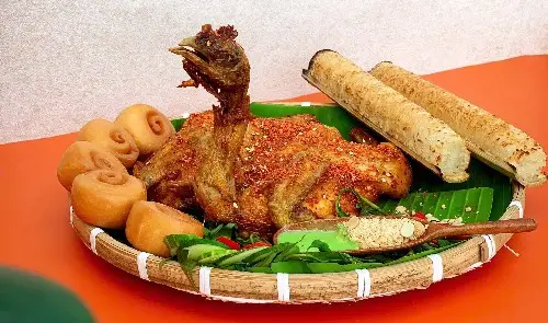 Hình ảnh Gà Nướng Cơm Lam - Tám Danh