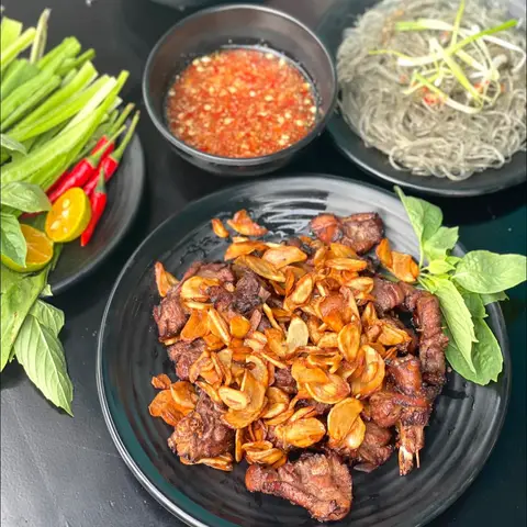 Hình ảnh Ngan Cháy Tỏi Cô Nhung - Bùi Xuân Phái