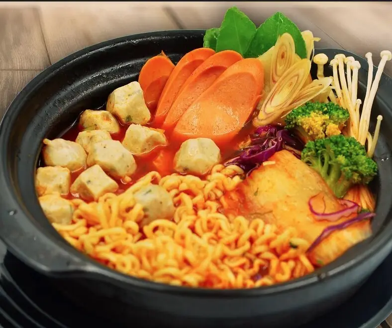 Hình ảnh MÌ CAY CÁ VIÊN