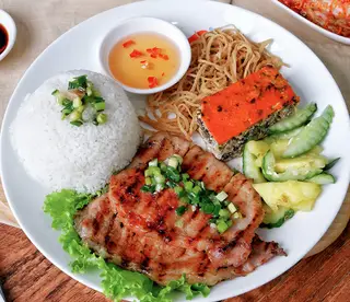 Hình ảnh Cơm tấm sườn bì chả