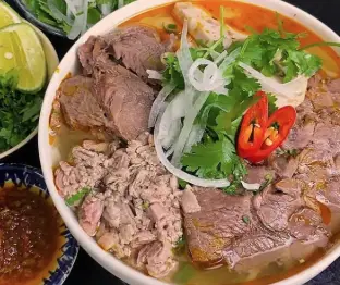 Hình ảnh Bún bò nạm - tô lớn