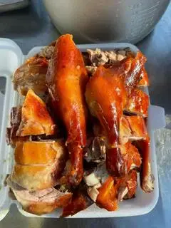 Hình ảnh 1 nửa con vịt quay da giòn