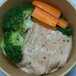 Hình ảnh Ức gà nấu chậm vị sốt tiêu đen eat clean