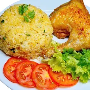 Hình ảnh Cơm gà xối mỡ góc tư