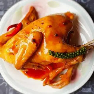 Hình ảnh Nửa con gà mắm tỏi