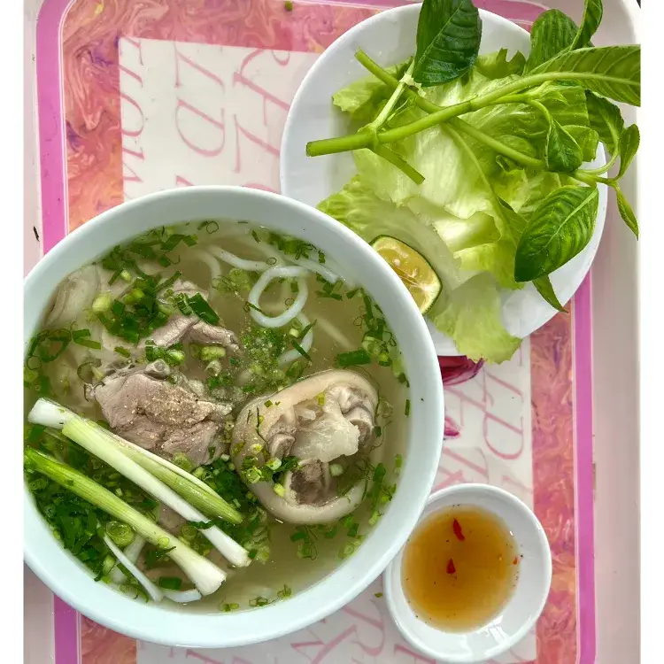 Hình ảnh Bánh canh giò gân + thịt bắp heo