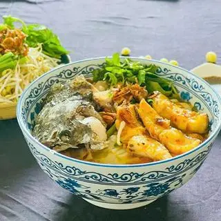 Hình ảnh Bánh canh cá lóc bột gạo : 1 phần đầu + 2 trứng cút