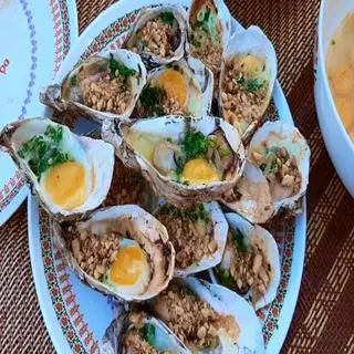 Hình ảnh Hàu nướng trứng cút