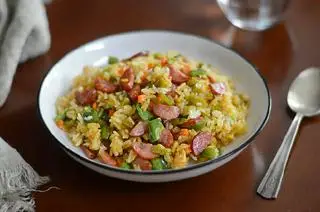 Hình ảnh Cơm chiên xúc xích
